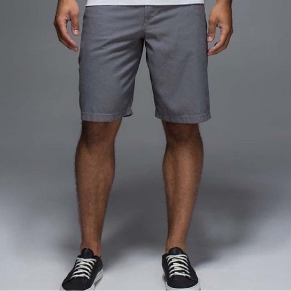 Lululemon Athletica Men’s Kahuna Shorts 30 inch length, 9 inch length in Grey